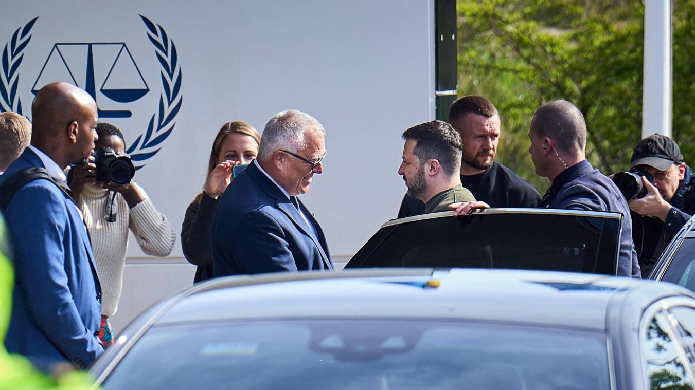 <p>Wolodymyr Selenskyj bei seiner Ankunft am Internationalen Strafgerichtshof in Den Haag.</p>
