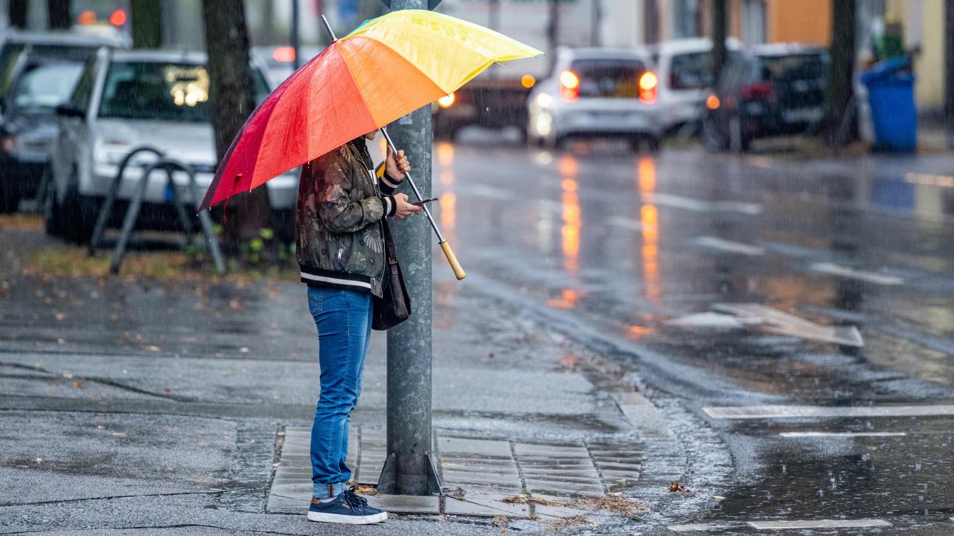<p>Das riskante Fahrverhalten eines Radfahrers, der mit seinem Telefon beschäftigt ist, ein Fußgänger, der achtlos die Straße überquert und dabei den Blick auf sein Telefon geheftet hat – dies sind einige Situationen, die in der Wallonie häufig zu beobachten sind.</p>