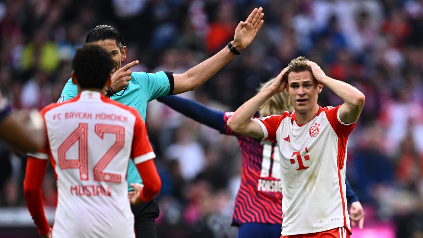 <p>Münchens Jamal Musiala und Münchens Joshua Kimmich haderrn mit einer Entscheidung von Schiedsrichter Deniz Aytekin.</p>