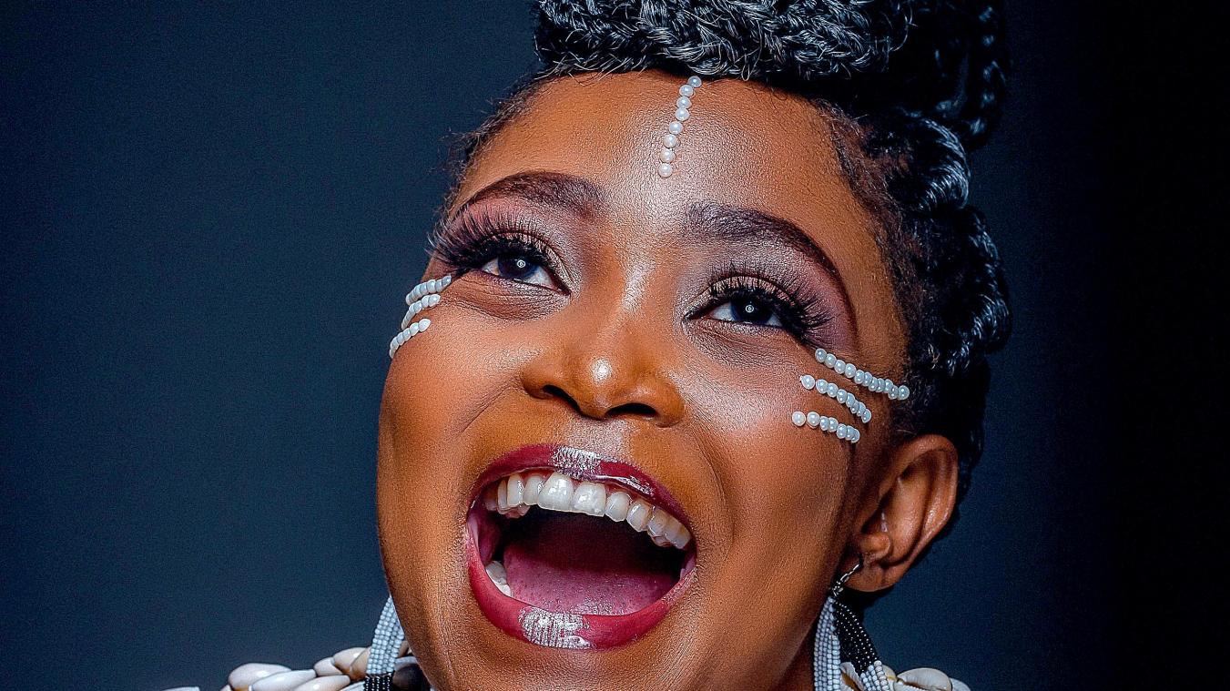 <p>Die charismatische südafrikanische Singer-Songwriterin Nomfusi erobert sie aktuell die internationalen Bühnen.</p>