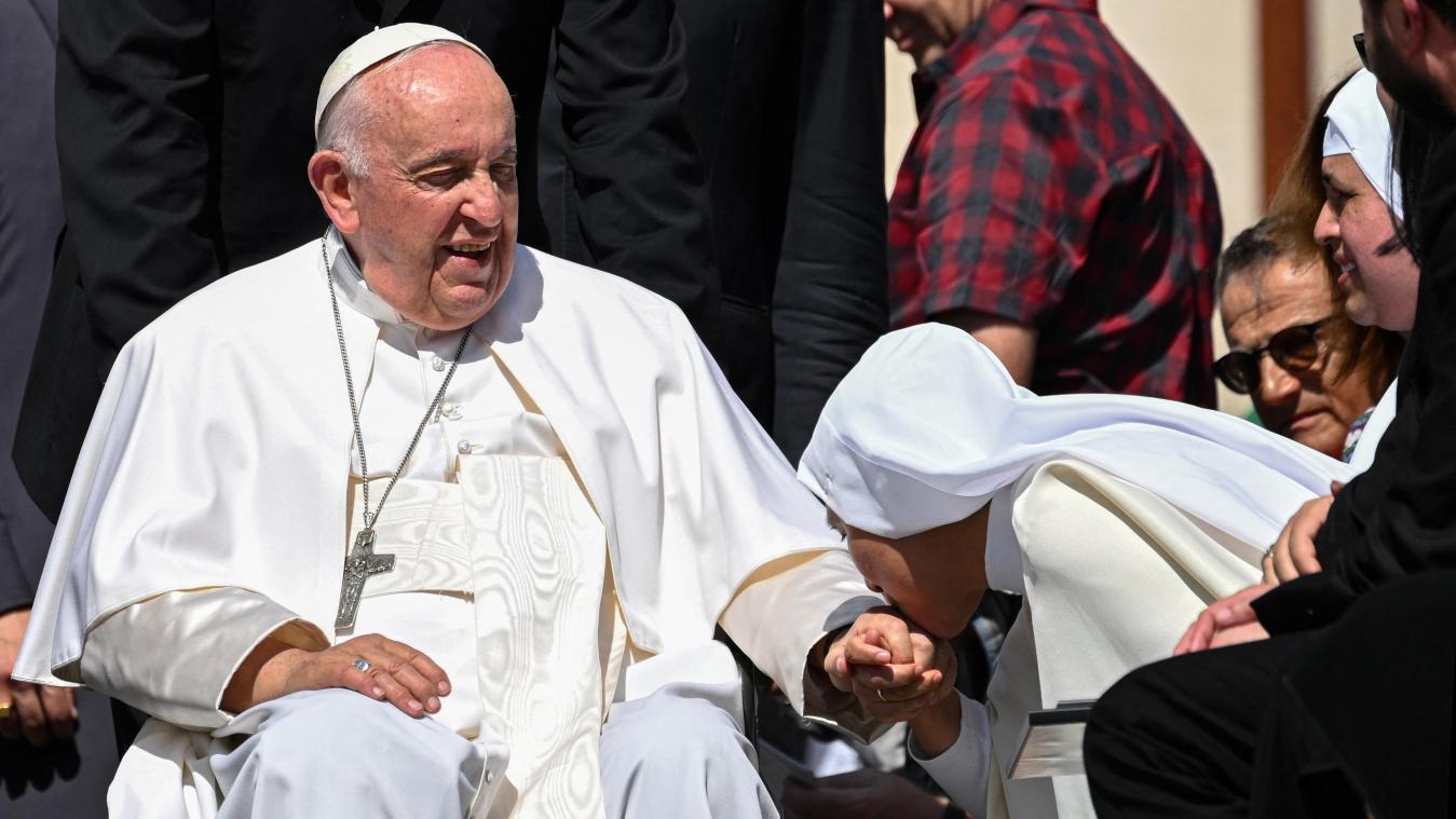 <p>Papst Franziskus während der allwöchentlichen Generalaudienz auf dem Petersplatz am Mittwochmorgen</p>