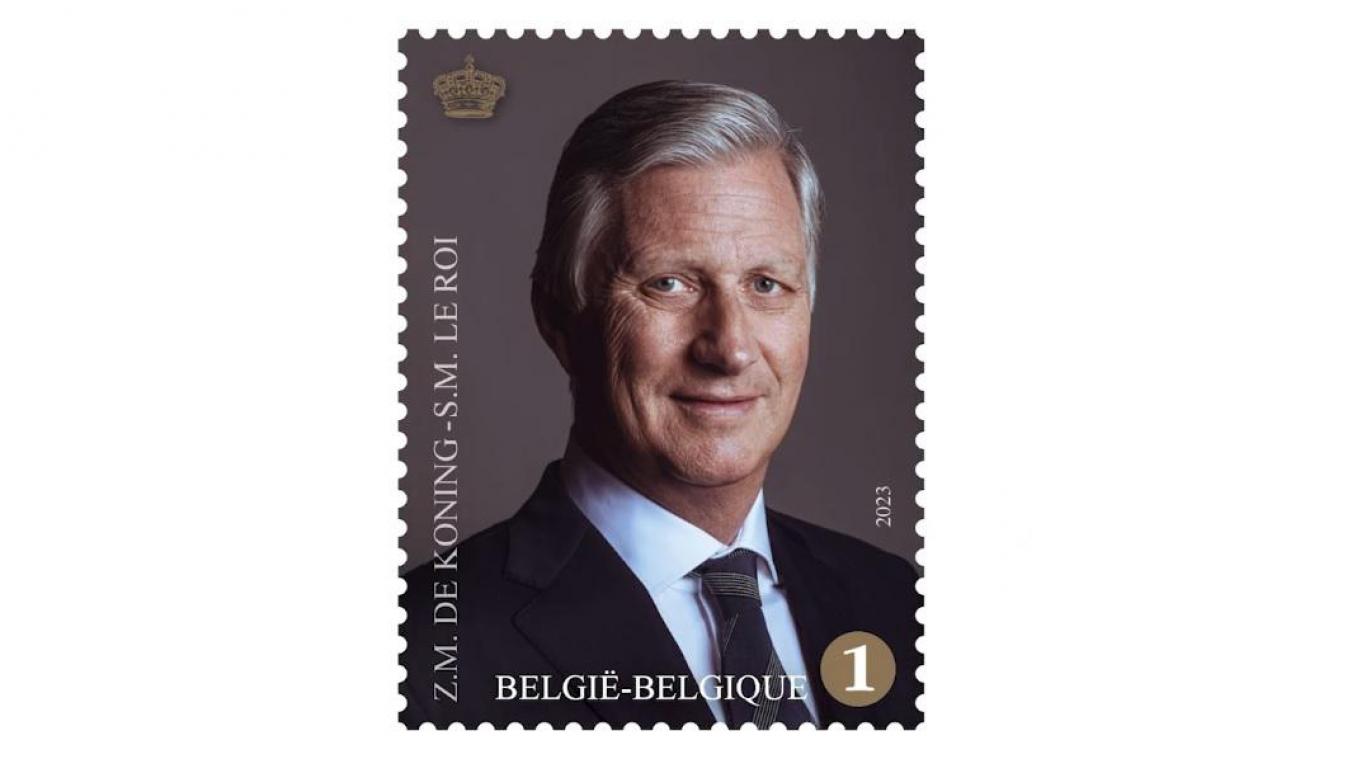 <p>Ein Blick auf die neue Briefmarke des Königs</p>