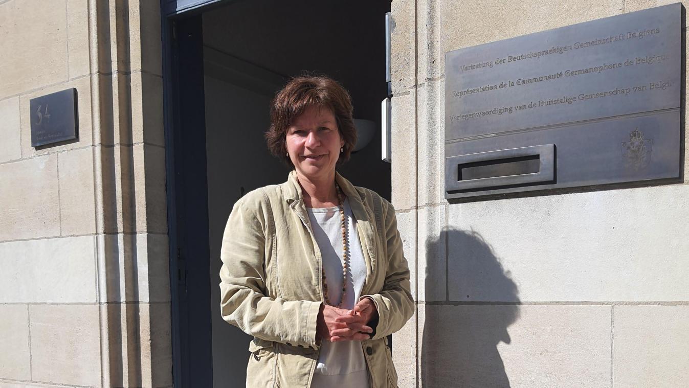 <p>Die Chefin: Eva Johnen vor „ihrer“ DG-Vertretung in Brüssel</p>