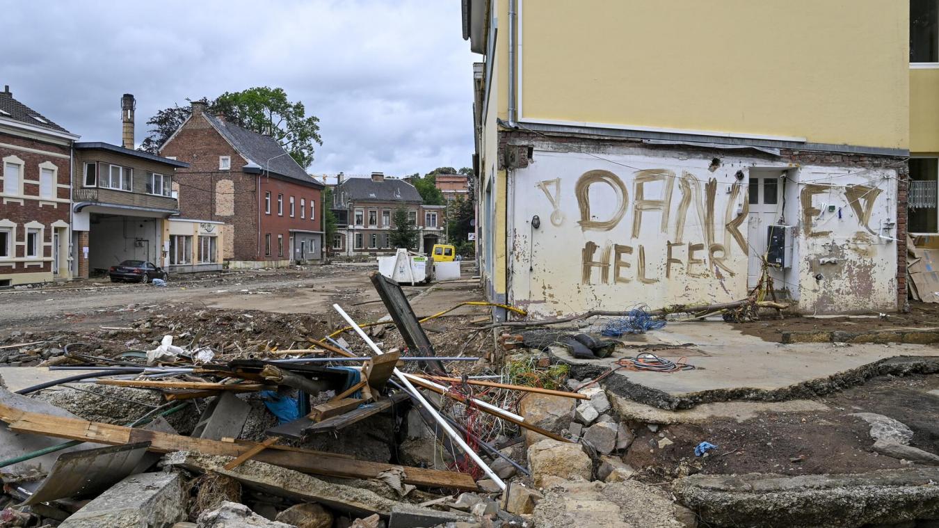 <p>Das Bild zur Flut in der Eupener Unterstadt: Es dokumentiert die große Solidarität, die es im Zuge des Hochwassers gab.</p>