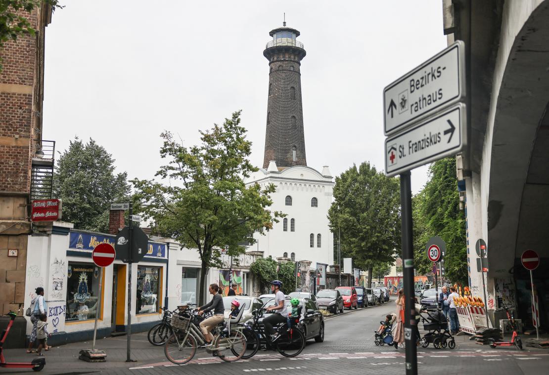 <p>Ein Blick auf den Leuchtturm in Köln-Ehrenfeld</p>