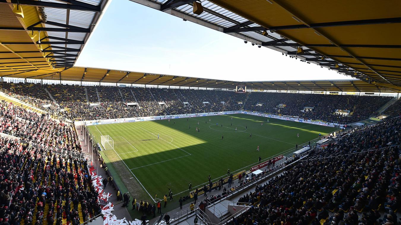 <p>Ganz so voll wie im Februar 2015 wird der Tivoli heute Abendnicht: Damals kamen 30.313 Zuschauer zum Heimspiel gegen Rot-Weiss Essen – bis heute Rekord für die 4. Liga.</p>