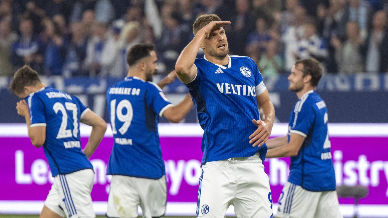 <p>Schalkes Simon Terodde jubelt nach seinem Tor zum 1:0.</p>