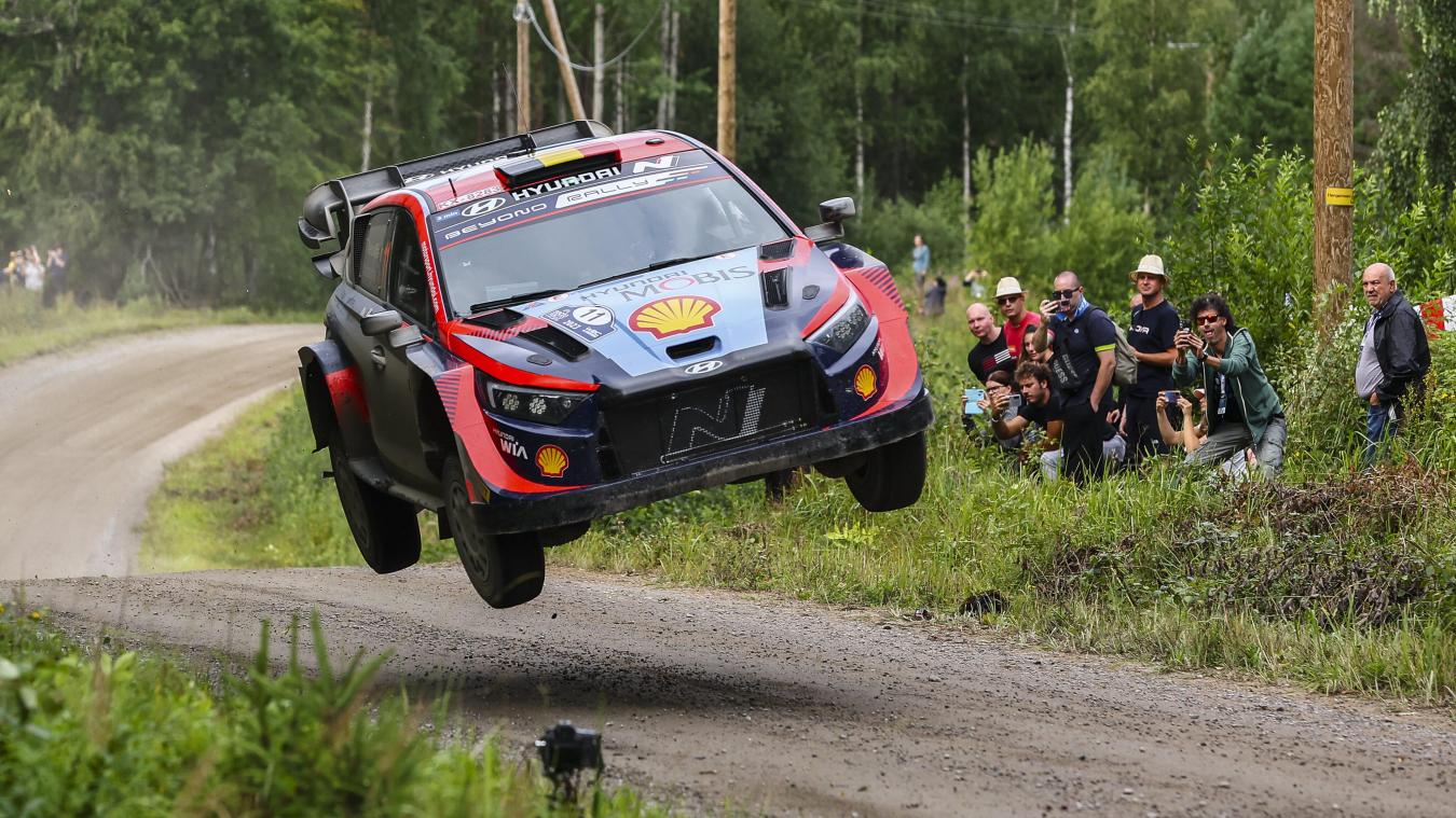 <p>Thierry Neuville (Hyundai) springt auch in Finnland auf Platz zwei.</p>