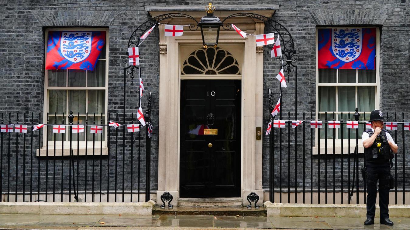 <p>In der Downing Street ist bereits alles vorbereitet für das WM-Finale zwischen England und Spanien.</p>