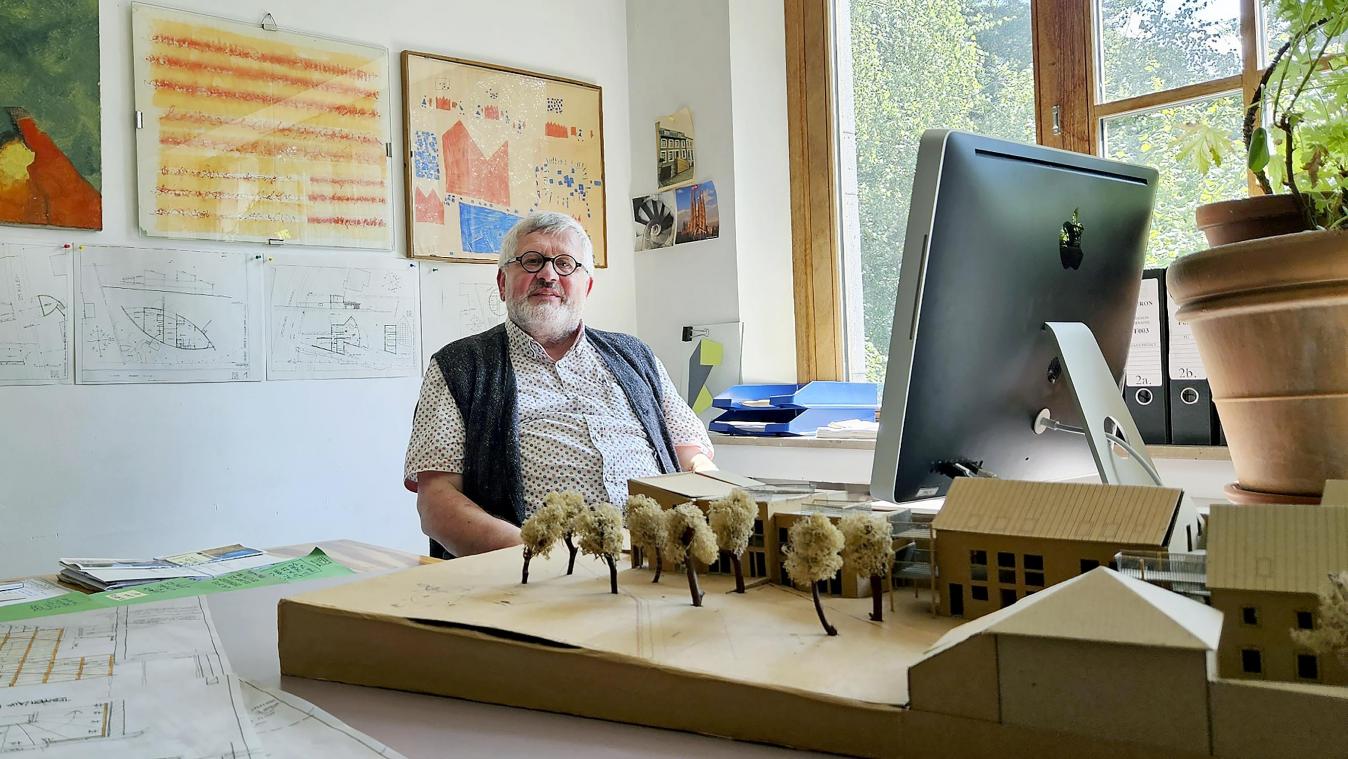 <p>Architekt Manfred Lerho in seinem Büro</p>