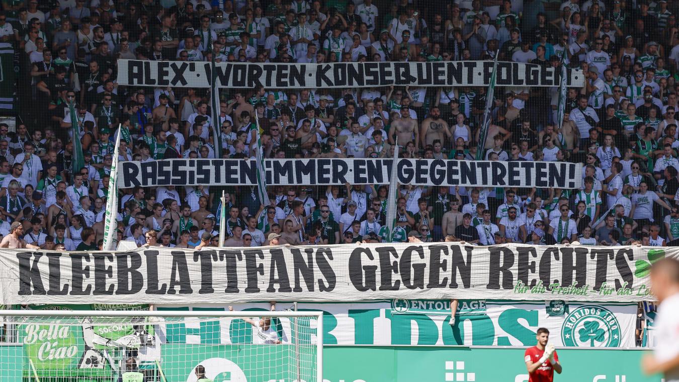 <p>Fans der SpVgg Greuther Fürth positionieren sich gegen Rassismus.</p>