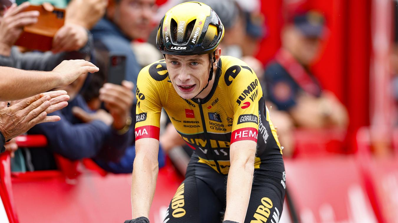 <p>Zum Jubeln ist ihm nicht zu Mute: Jonas Vingegaard (Jumbo-Visma) gewinnt die 16. Vuelta-Etappe, seine Gedanken im Ziel sind aber bei seinem mit dem Tode ringenden Teamgefährten Nathan Van Hooydonck.</p>
