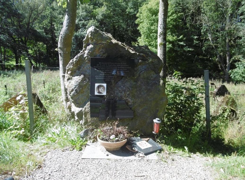 <p>Das Denkmal erinnert an zwei gefallene Soldaten. Vergangene Woche wurde es zerstört.</p>