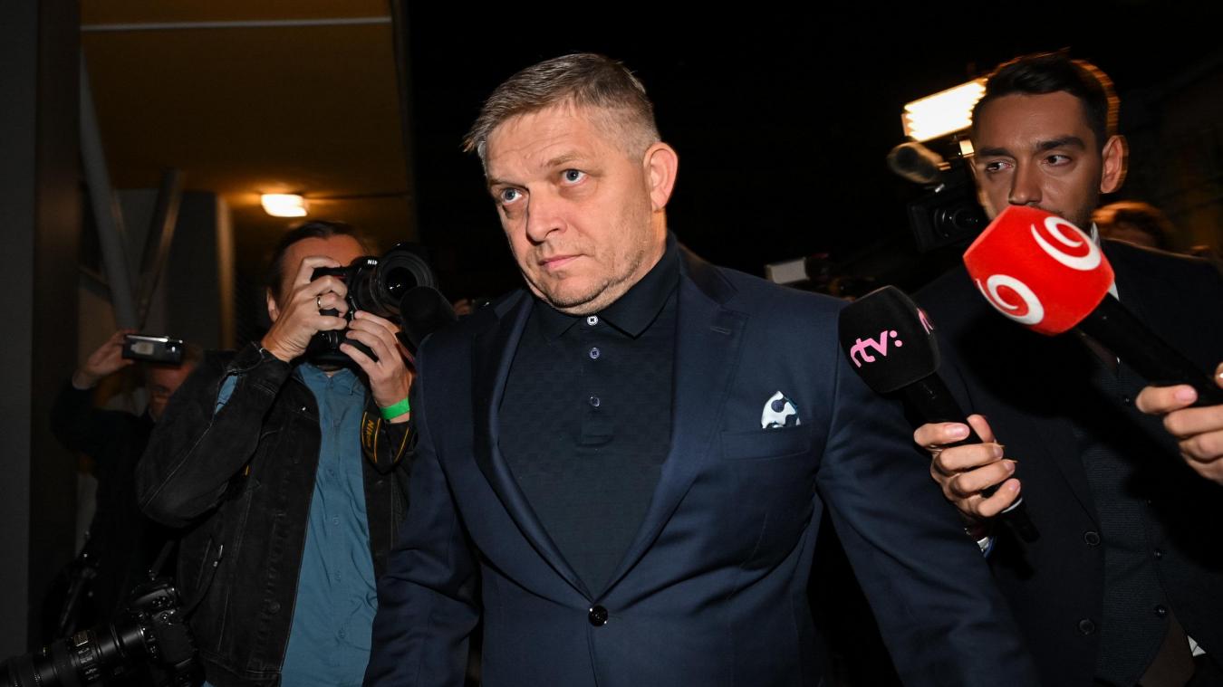 <p>Robert Fico, Vorsitzender der „Richtung - Slowakische Sozialdemokratie“ (Smer-SSD) kommt am Wahlzentrum der Partei an. Entgegen ersten Prognosen haben die linksnationalen Sozialdemokraten des ehemaligen Langzeit-Regierungschefs die Parlamentswahl in der Slowakei gewonnen.</p>