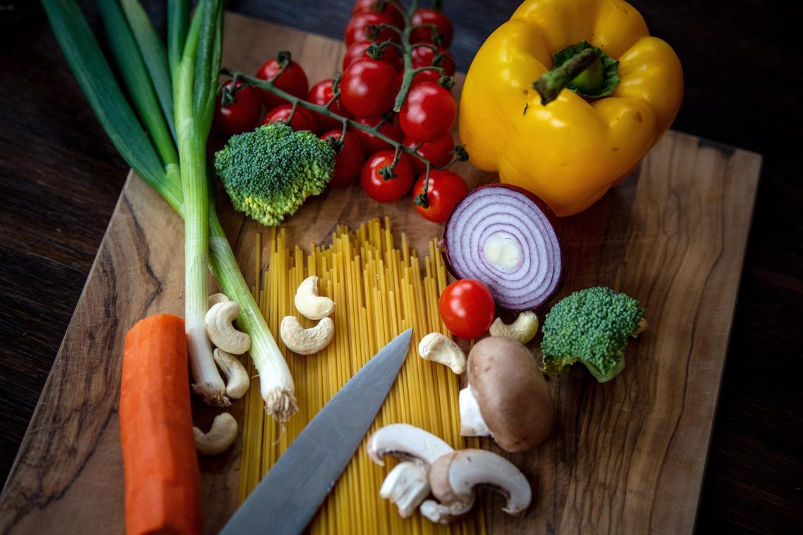 <p>Die Ernährung beeinflusst das Körpergewicht maßgeblich.</p>