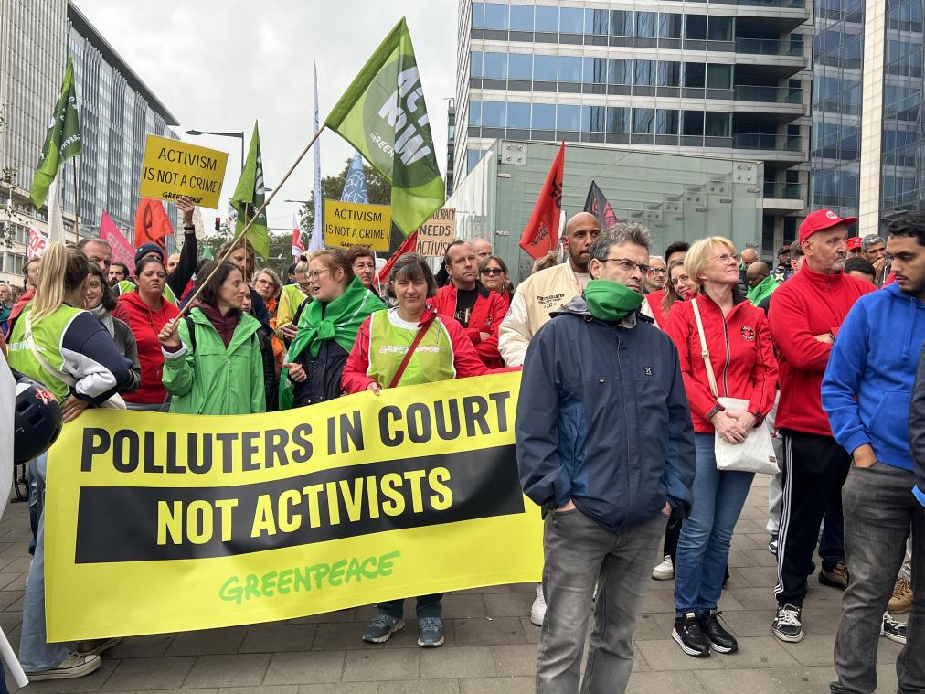 <p>Gewerkschaften und Menschenrechtsorganisationen gingen vergangenen Donnerstag gemeinsam auf die Straße und forderten den uneingeschränkten Beibehalt des Demonstrationsrechts.</p>