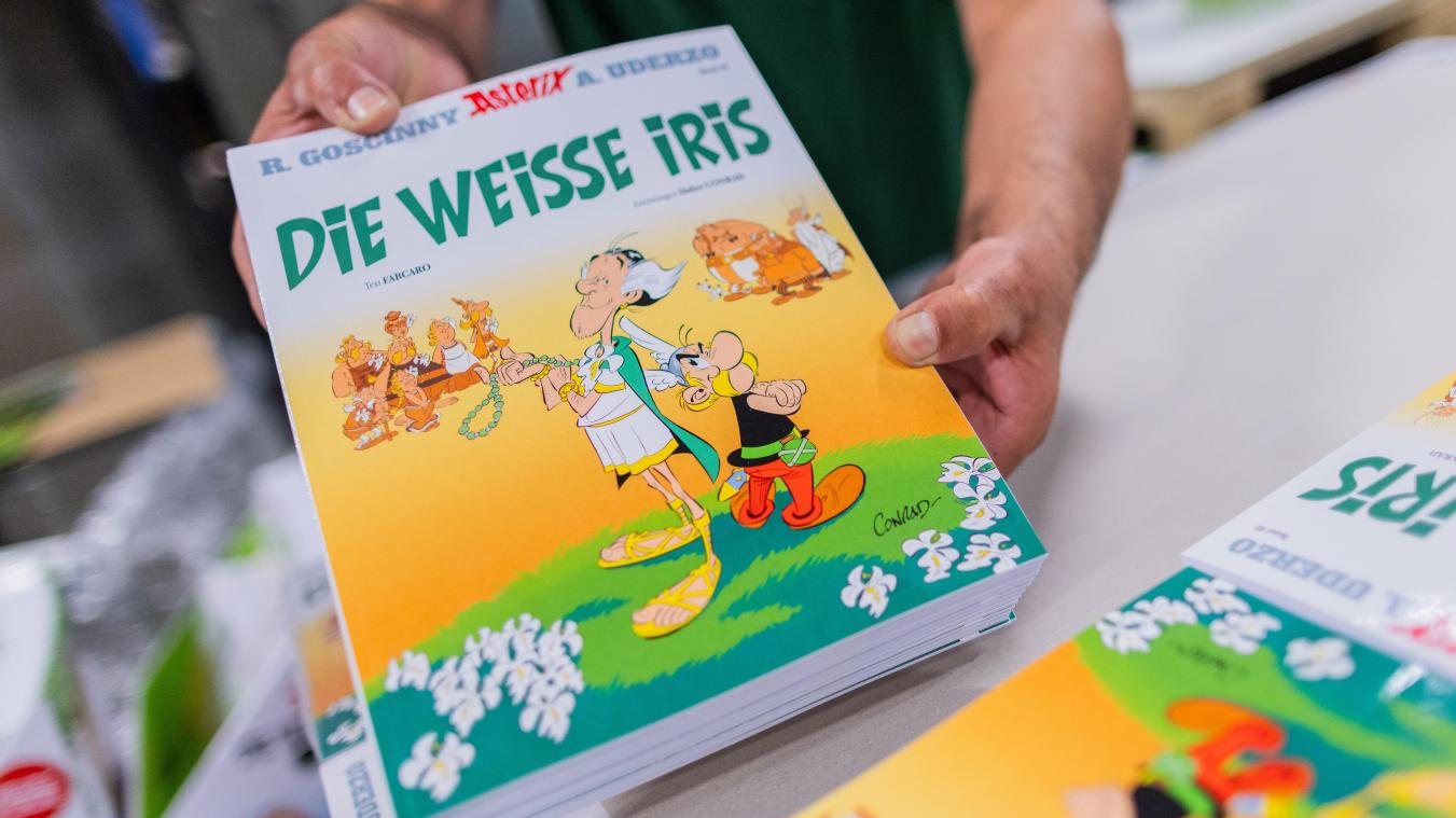 <p>Ausgaben des neuen Asterix-Band Nummer 40 mit dem Titel „Die weiße Iris“ werden in einer Logistikhalle konfektioniert und in Displays für den Einzelhandel verpackt.</p>