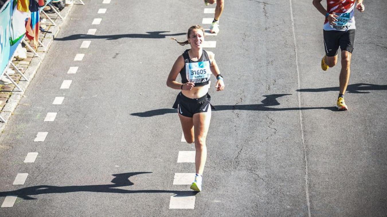 <p>Die letzten 400 Meter waren ein Traum: Lena Putters beim Marathon in Berlin.</p>