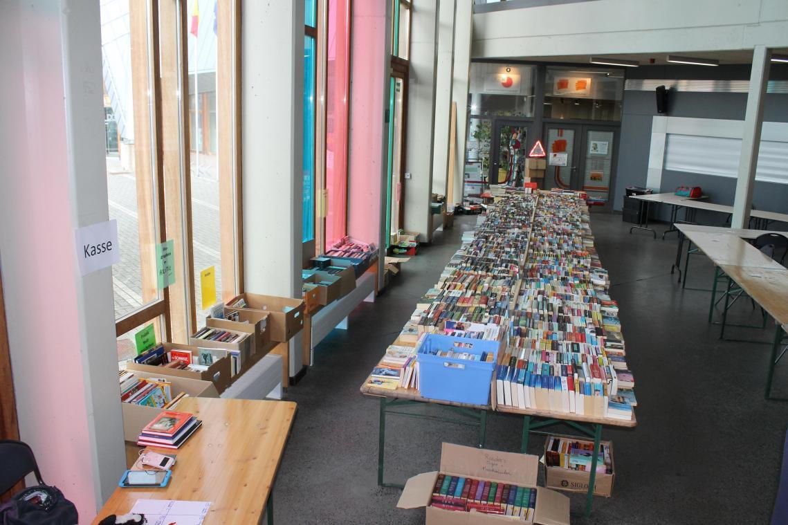 <p>Tausende Bücher wechseln in Deidenberg den Besitzer</p>

