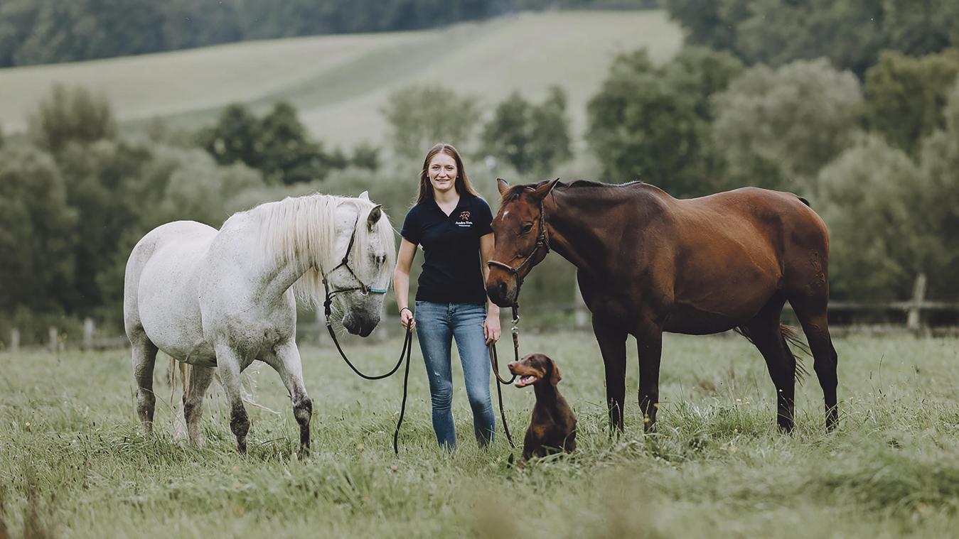 <p>Die Behandlung von Hunden und Pferden ist das Spezialgebiet von Tierphysiotherapeutin Andra Voss.</p>