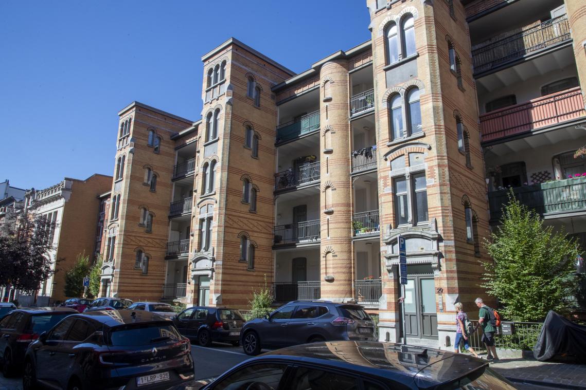 <p>Dieses Bild zeigt ein Jugendstilgebäude für ein soziales Wohnungsbauprojekt in Brüssel.</p>