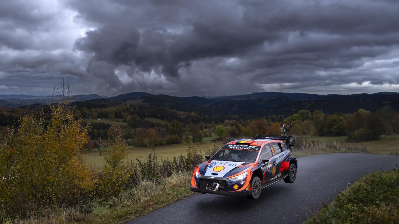 <p>Thierry Neuville ist vorerst Zweiter bei der Rallye Zentraleuropa.</p>