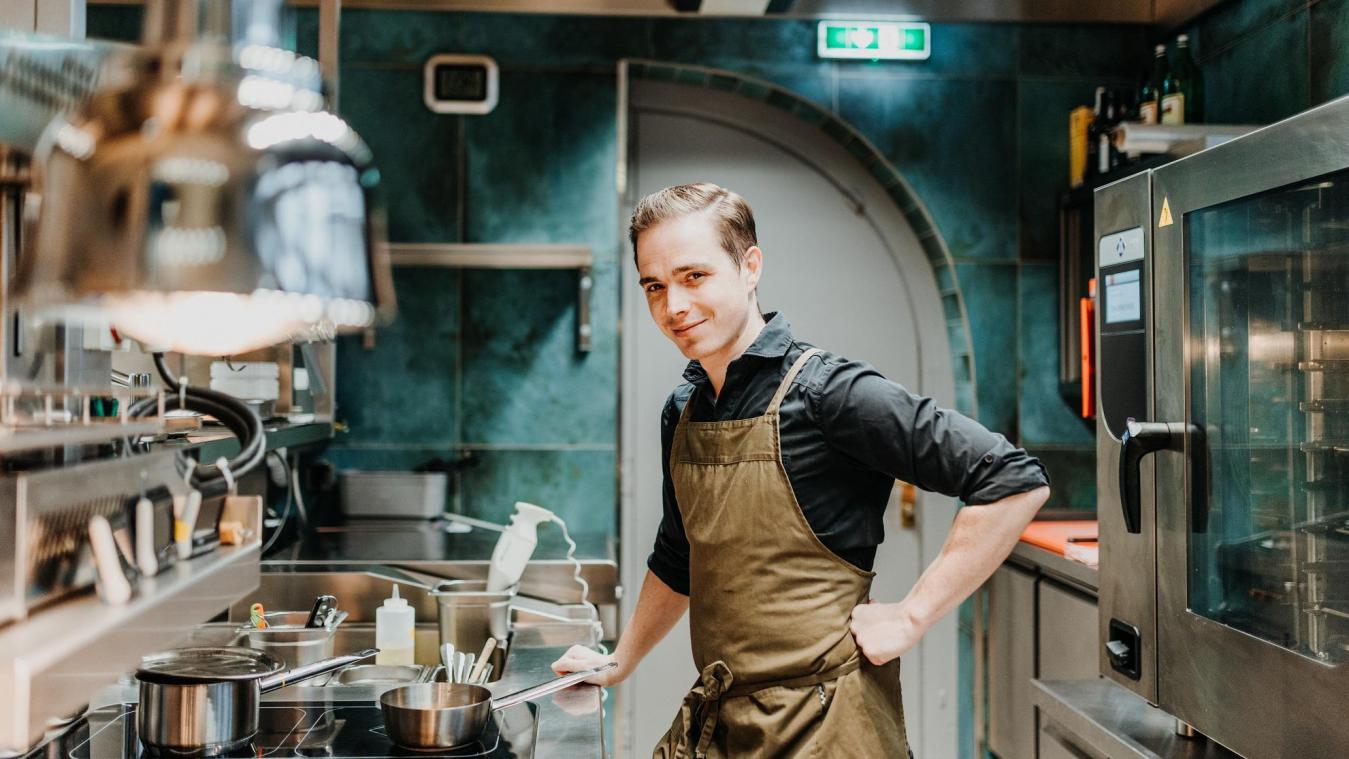 <p>Alles unter Kontrolle: Als Küchenchef ist Florian Mennicken dafür zuständig, dass alles reibungslos abläuft.</p>