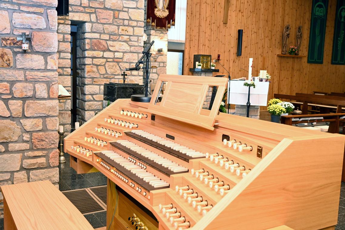 <p>Die neue Digitalorgel der Marke Viscount wurde inzwischen intoniert und steht bereit für die Orgelweihe am Sonntag, 19. November, um 10.15 Uhr in der St. Barbara-Kirche.</p>