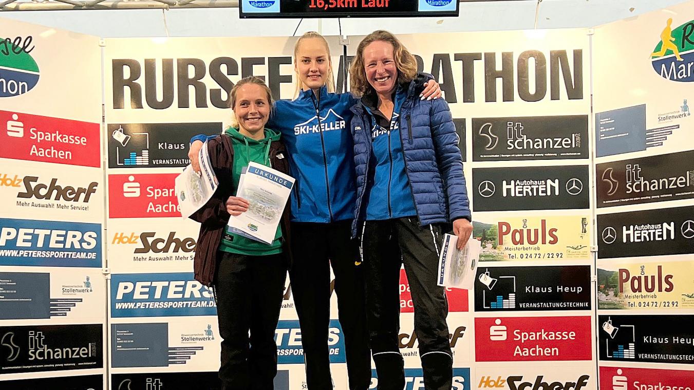 <p>Siegerehrung der erfolgreichen Marathon-Frauen (von links): Nora Schmitz, Sonja Vernikov und Gaby Andres.</p>
