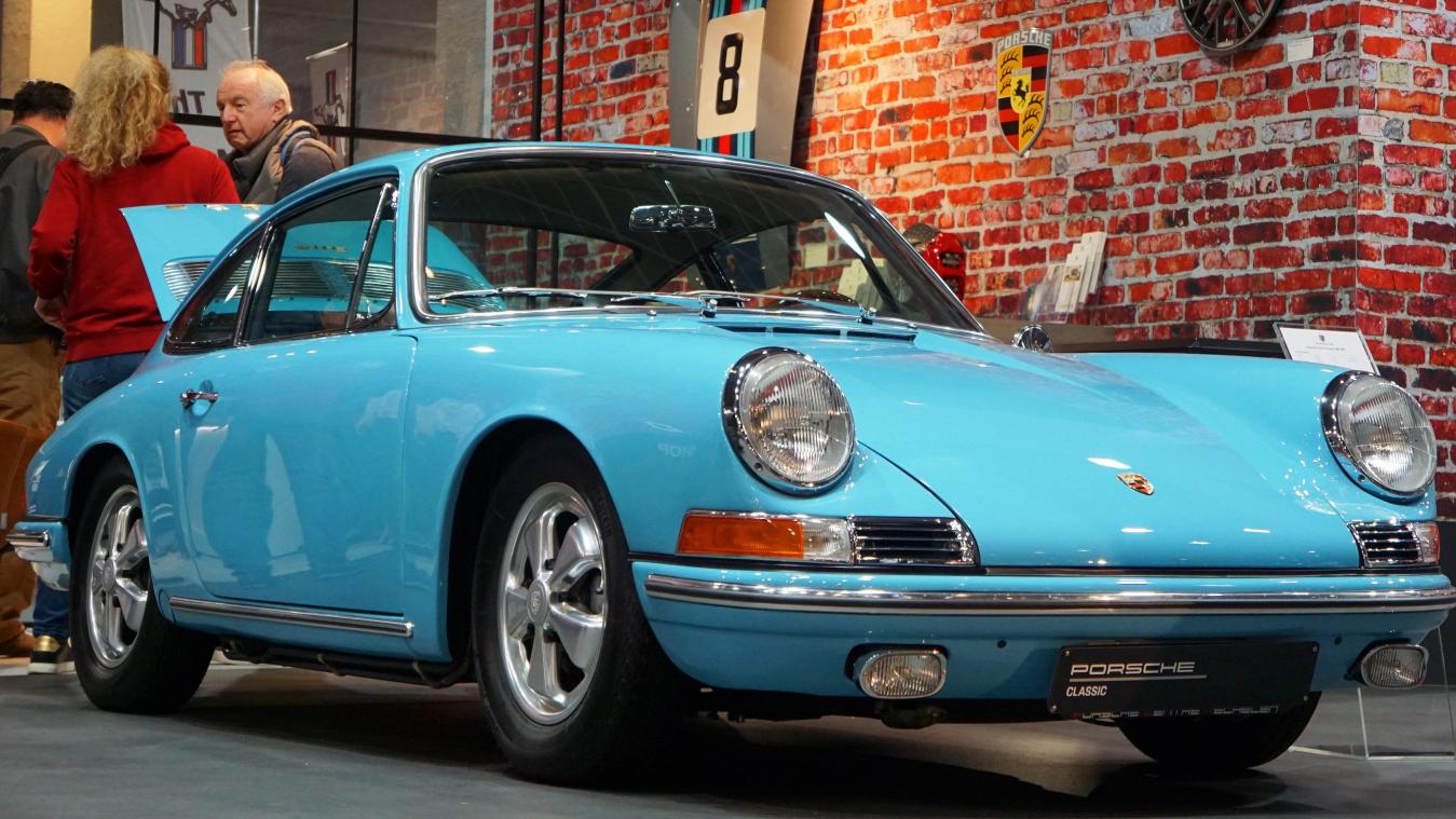 <p>Der legendäre Porsche 911 ist einer der Blickfänge in Brüssel.</p>