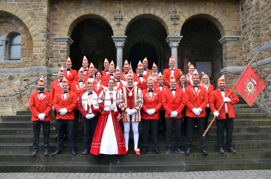<p>Heute ist die KKG Rot-Weiß aus dem karnevalistischen Treiben der Gemeinde Bütgenbach nicht mehr wegzudenken. In ihrer Mitte befindet sich das diesjährige Prinzenpaar Markus und Michelle.</p>