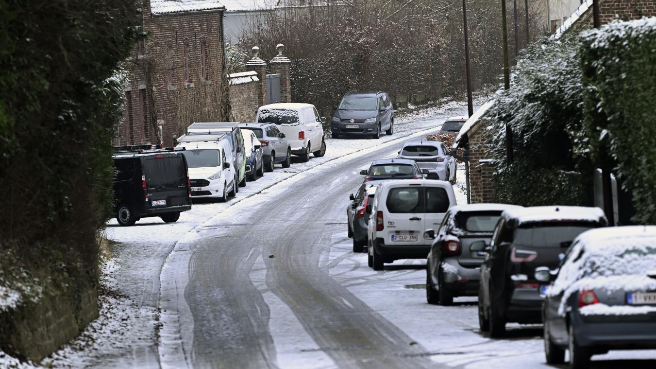 <p>Winterreifen sorgen im Winter für mehr Sicherheit auf den Straßen. Eine neue Studie ergab nun, dass weniger als die Hälfte der Wallonen in der kalten Jahreszeit ihre Reifen wechseln.</p>