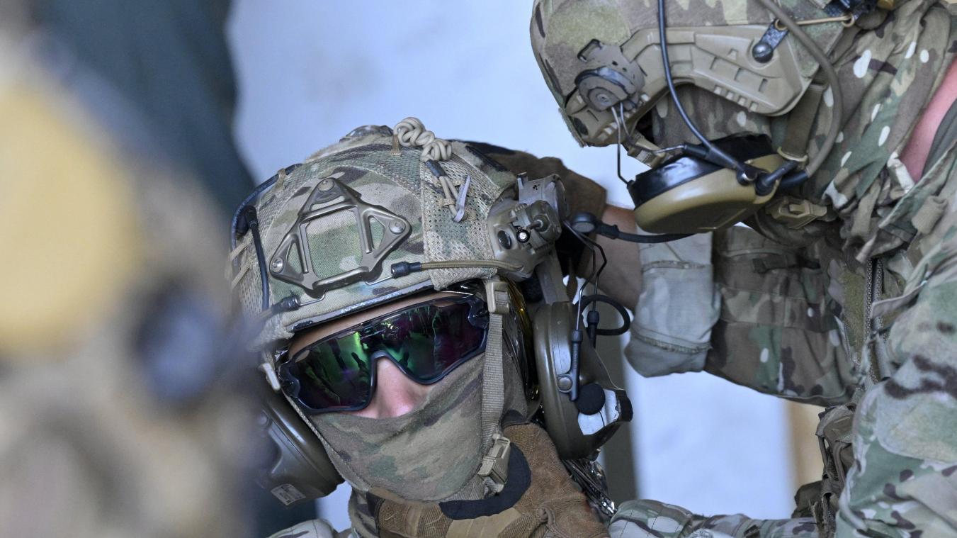 <p>Die fünf Soldaten müssen sich nun vor Gericht verantworten.</p>