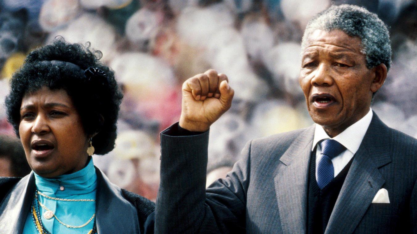 <p>Nelson Mandela und seine damalige Frau Winnie Mandela am 13. Februar 1990 während einer Demonstration anlässlich seiner Freilassung aus dem Gefängnis in Soweto.</p>