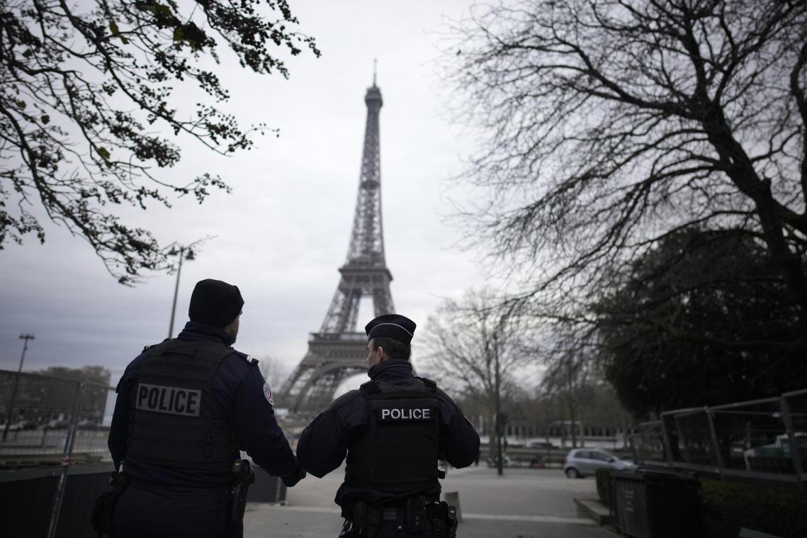 <p>Drei Menschen nach tödlichem Angriff in Paris in Gewahrsam</p>
