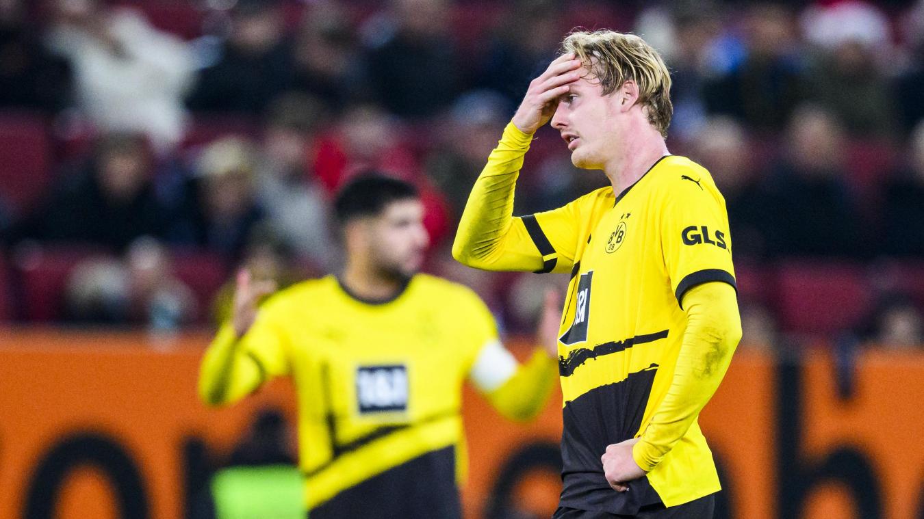 <p>Dortmunds Julian Brandt (r) und Dortmunds Emre Can (l) reagieren unzufrieden.</p>