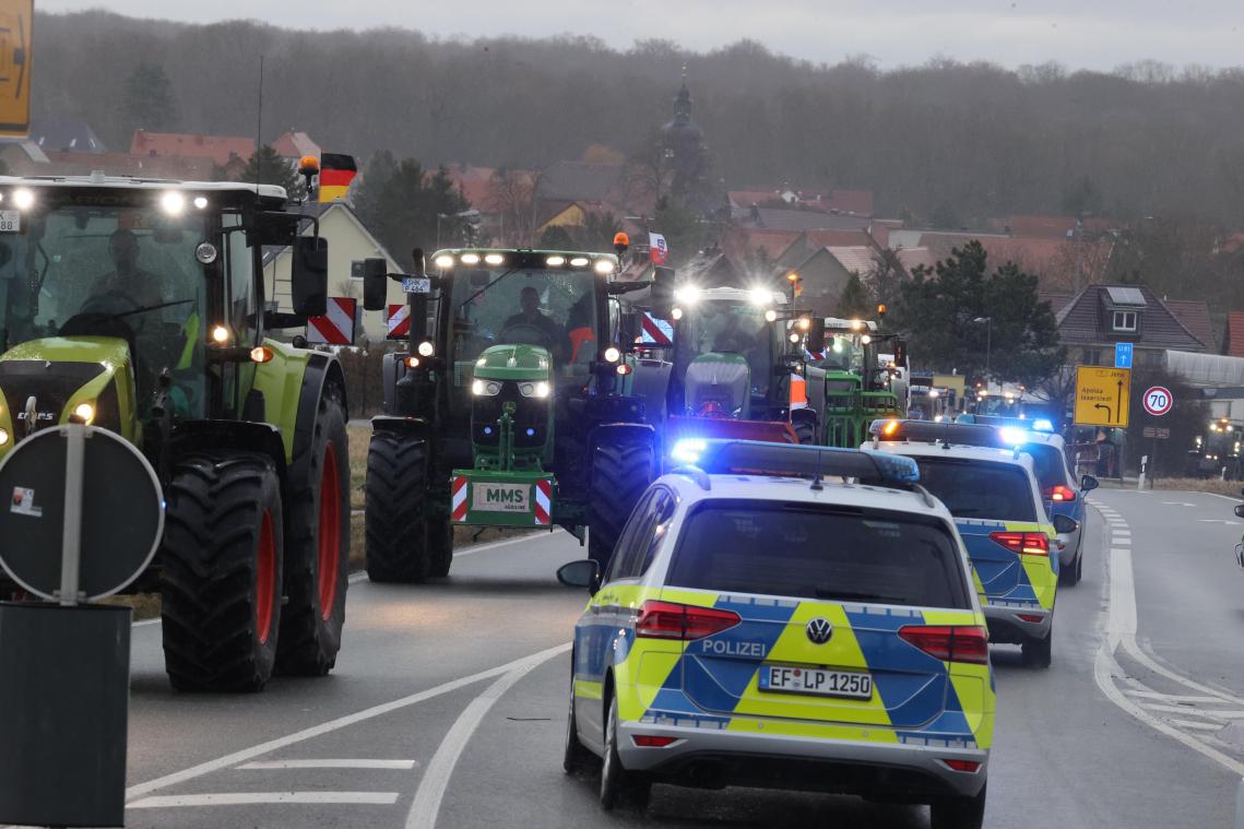 <p>Bundesweit finden am heutigen Montag Bauernproteste statt. Auch im Grenzgebiet zu Belgien muss mit Verkehrsbehinderungen gerechnet werden, unter anderem im Großraum Aachen, auf der Autobahn A 1 und in der Eifel.</p>