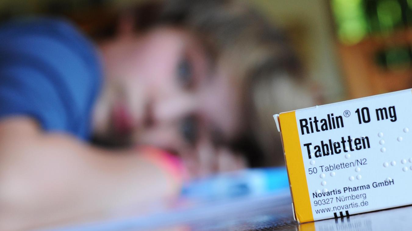 <p>Eine Packung des Medikaments Ritalin des Herstellers Novartis steht auf einem Tisch, an dem ein zehnjähriger Junge seine Hausaufgaben erledigt.</p>
