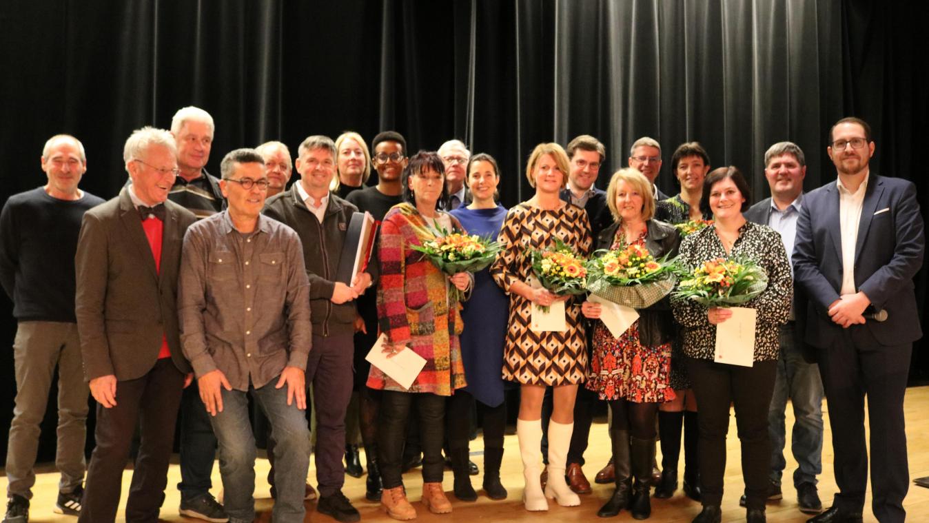 <p>Zehn Mitarbeiter aus Verwaltung, Bauhof und Gemeindeschulen ehrte das Gemeindekollegium beim Empfang.</p>