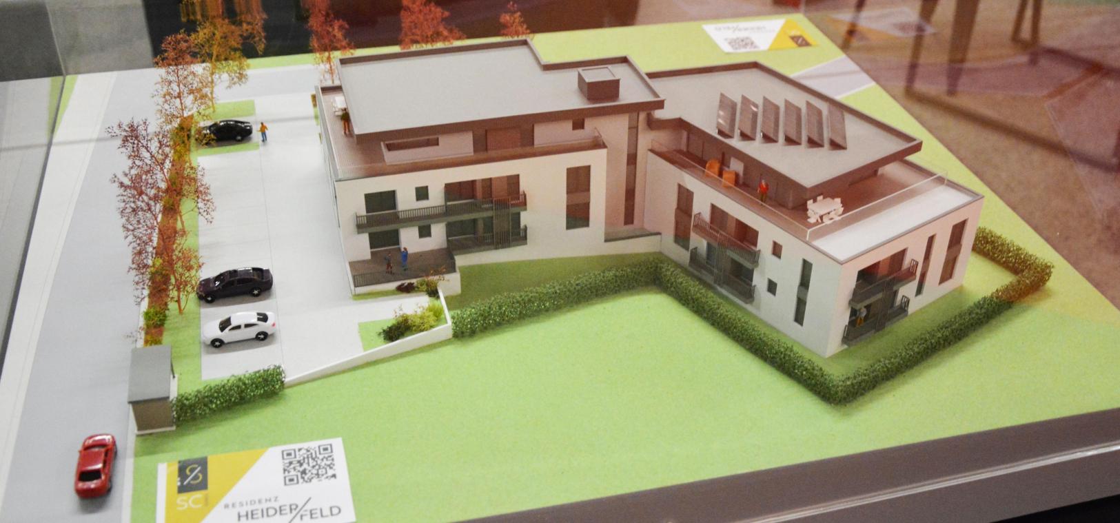 <p>Ein Blickfang war, in exponierter Lage, das Modell der künftigen Residenz Heiderfeld an der Straße Amel-Deidenberg, die durch ihre ansprechende Architektur in optimaler Nutzung des verfügbaren Raums besticht.</p>