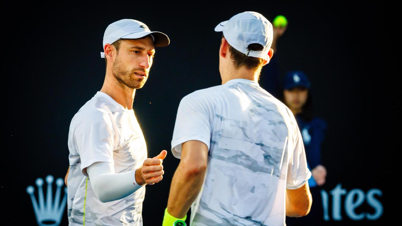 <p>Sander Gillé (links) schied im Mixed im Viertelfinale der Australian Open aus.</p>