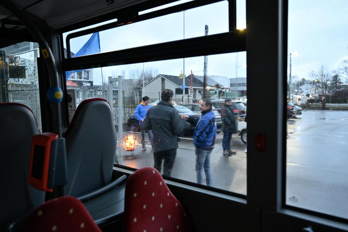 <p>Am Eupener Busdepot versammelten sich am Mittwochmorgen viele Busfahrer, um ein Zeichen zu setzen.</p>