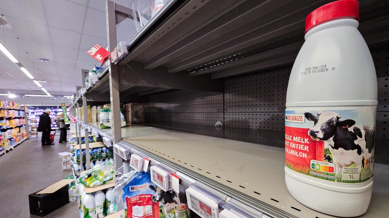 <p>Die Blockade von Vertriebszentren sorgt für leere Regale in den Supermärkten.</p>