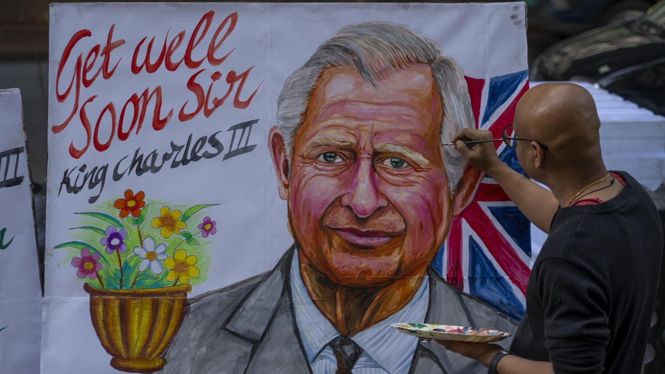 <p>Ein Künstler der Gurukul-Kunstschule malt ein Bild des britischen Königs Charles III. und wünscht ihm baldige Genesung.</p>