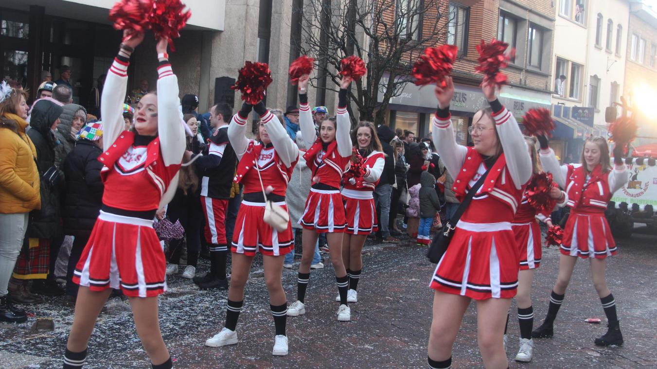 <p>Viel Rhythmus im Straßenkarneval – hier mit den Cheerleaders.</p>