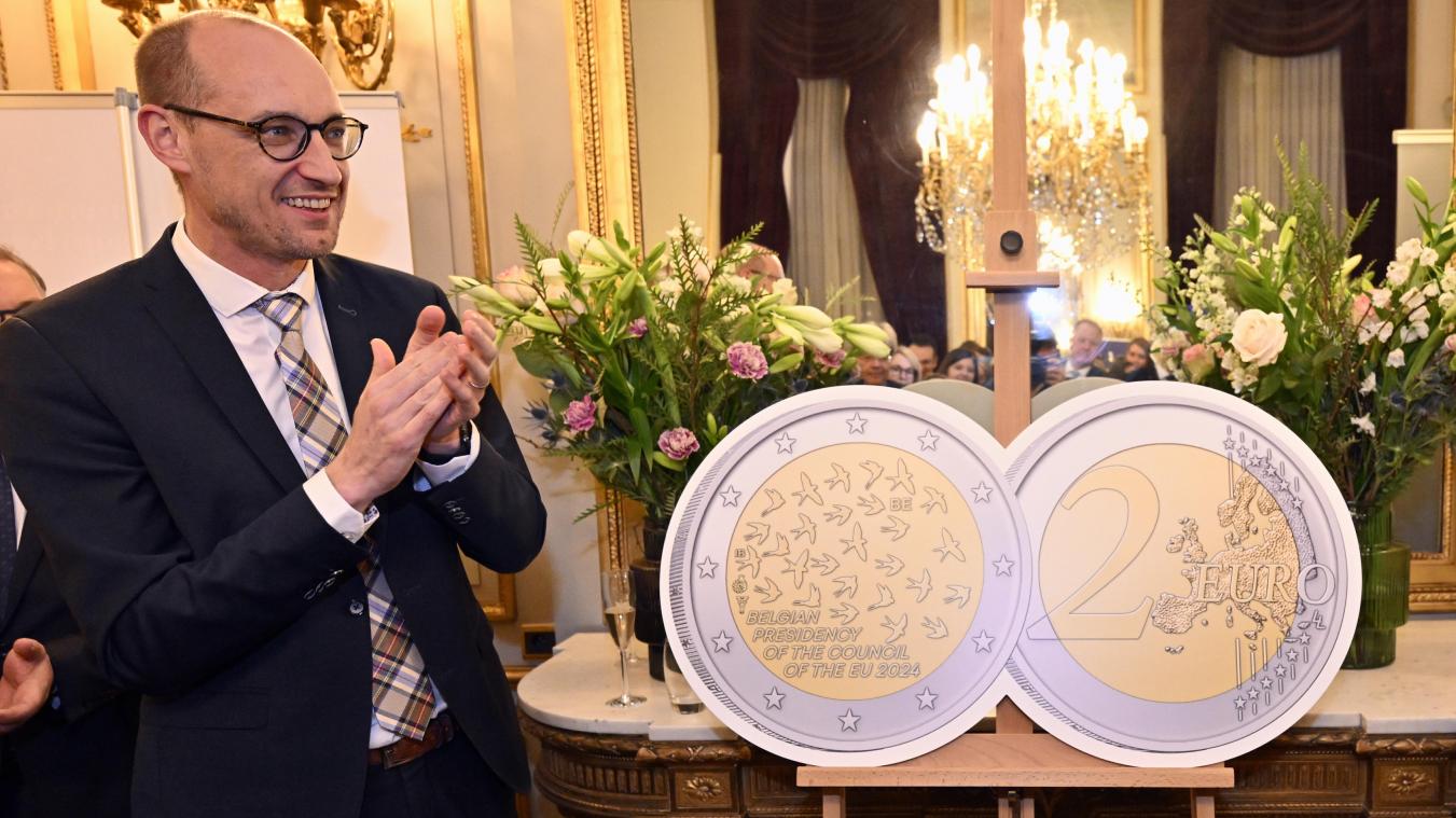 <p>Finanzminister Vincent Van Peteghem (hier anlässlich der Ausgabe von Euro-Sondermünzen zum belgischen Ratsvorsitz) erzielte eine Einigung mit dem EU-Parlament über neue Regeln für die nationale Haushaltspolitik.</p>