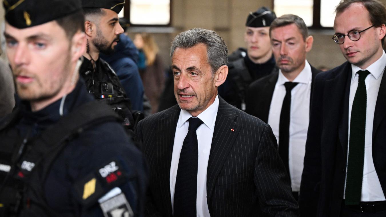 <p>Nicolas Sarkozy (Mitte) kommt zur Urteilsverkündung in seinem Berufungsverfahren im sogenannten Bygmalion-Fall ins zuständigeGerichtsgebäude.</p>