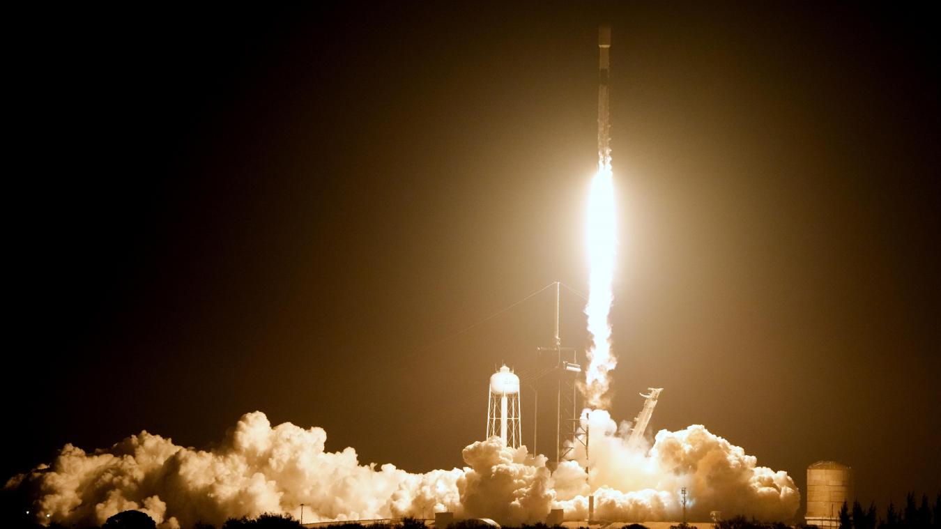 <p>Eine SpaceX Falcon 9-Rakete hebt am von der Startrampe 39A im Kennedy Space Center ab.</p>