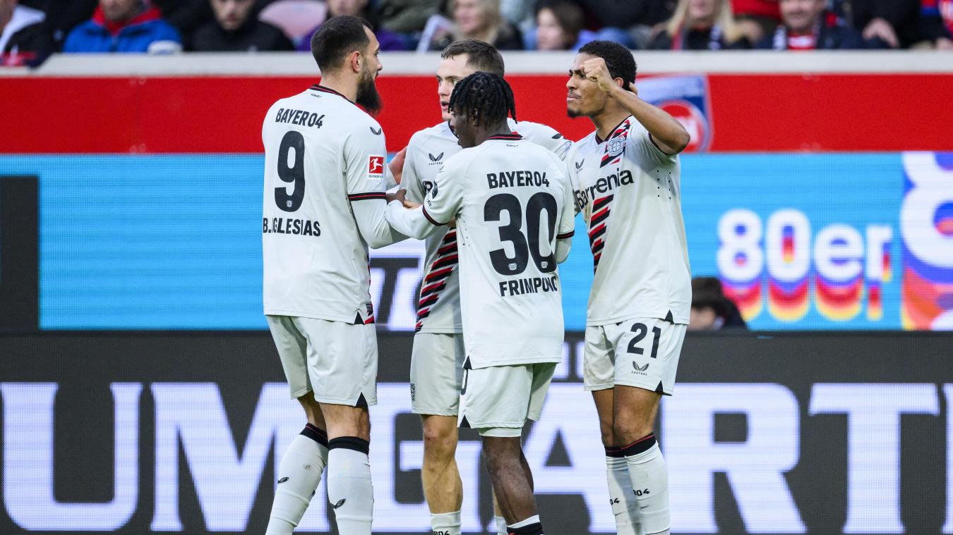 <p>Leverkusens Amine Adli (r) jubelt nach seinem Tor zum 0:2 mit Leverkusens Borja Iglesias (l-r), Leverkusens Florian Wirtz und Leverkusens Jeremie Frimpong.</p>