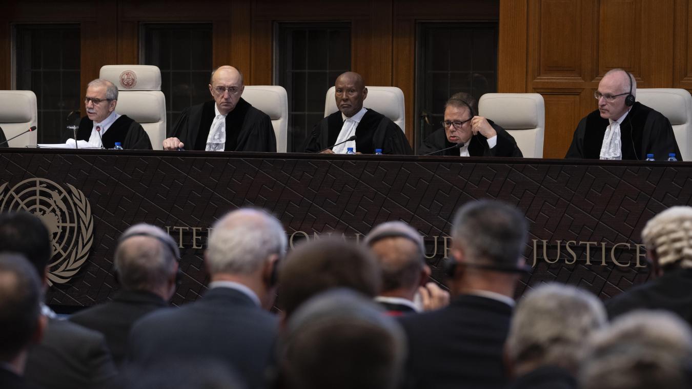 <p>Das höchste Gericht der Vereinten Nationen mit dem vorsitzenden Richter Nawaf Salam (l) bei der Eröffnung derAnhörungen.</p>